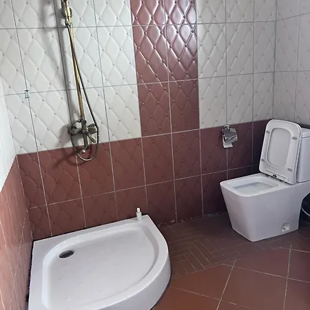 Luxury 007 Ostello Tirana