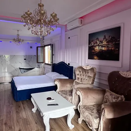Luxury 007 Ostello *