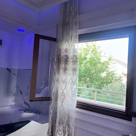 Hostel Luxury 007 Tirana