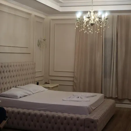 Luxury 007 Hostel *